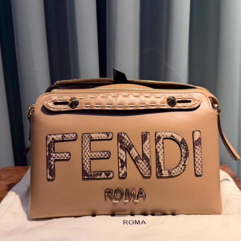 Fendi By The Way中號波士顿包-0