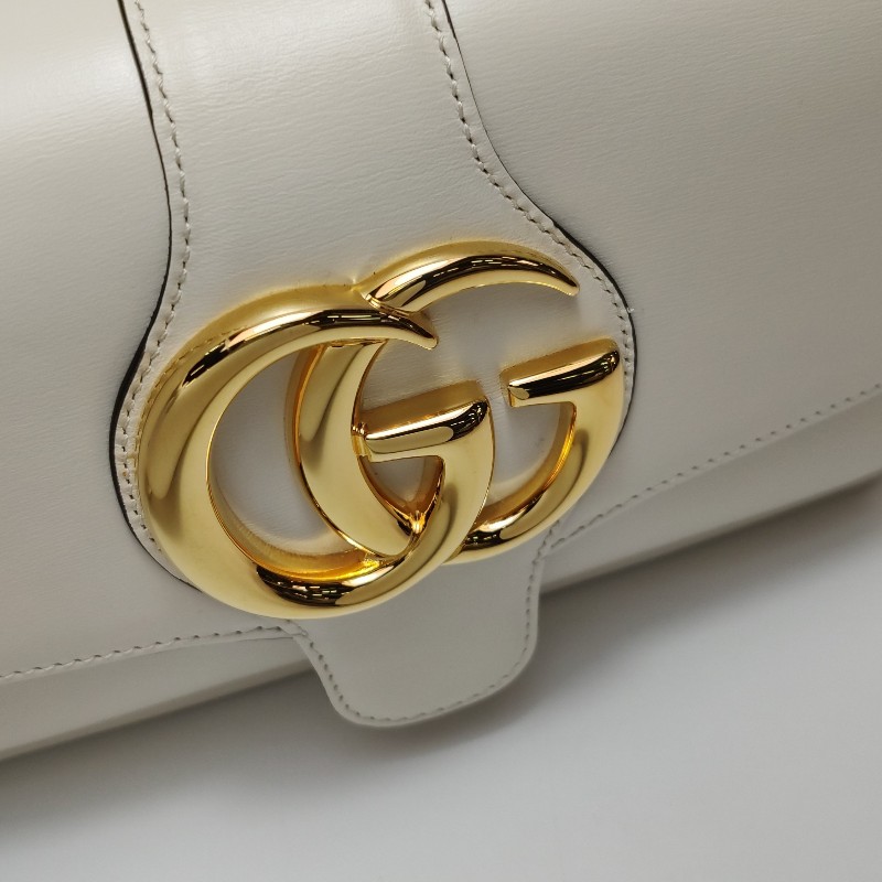 Gucci Arli 小號牛皮純色雙G標誌斜挎包單肩包-13