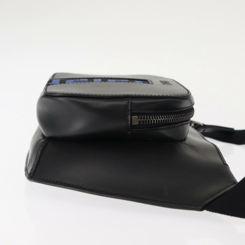 【日本直送】VERSACE 黑色真皮斜背包 Auth am9243-2