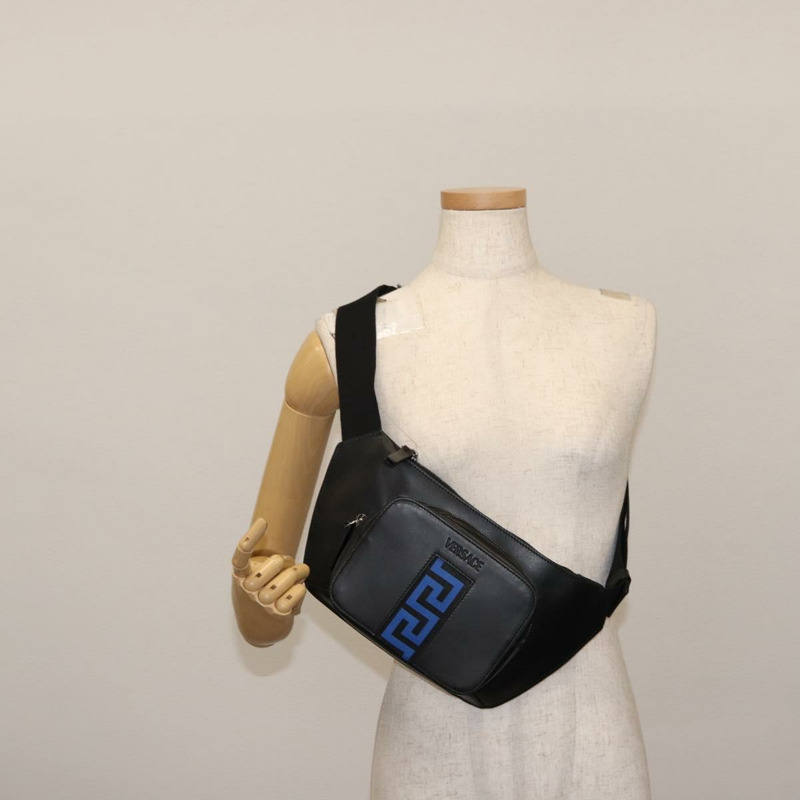 【日本直送】VERSACE 黑色真皮斜背包 Auth am9243-24