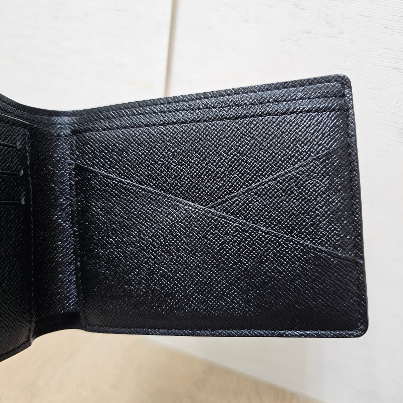 [男生福利品況優❣️] LV黑Taiga牛皮Multiple短夾-3