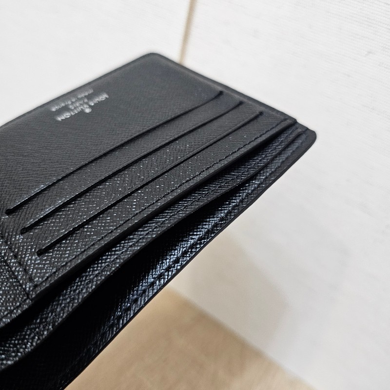 [男生福利品況優❣️] LV黑Taiga牛皮Multiple短夾-6
