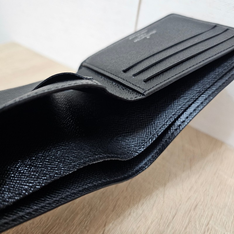 [男生福利品況優❣️] LV黑Taiga牛皮Multiple短夾-7