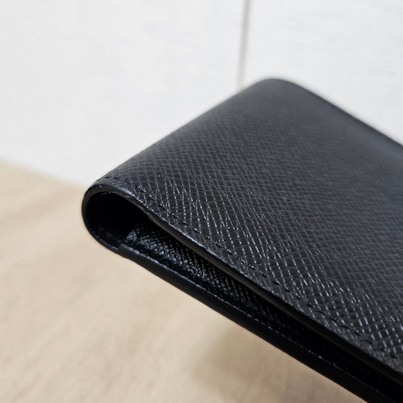 [男生福利品況優❣️] LV黑Taiga牛皮Multiple短夾-11