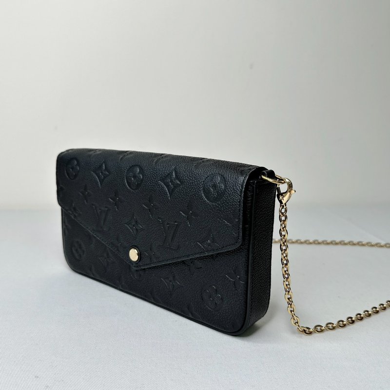 LV 三合一黑壓紋鏈帶包-3