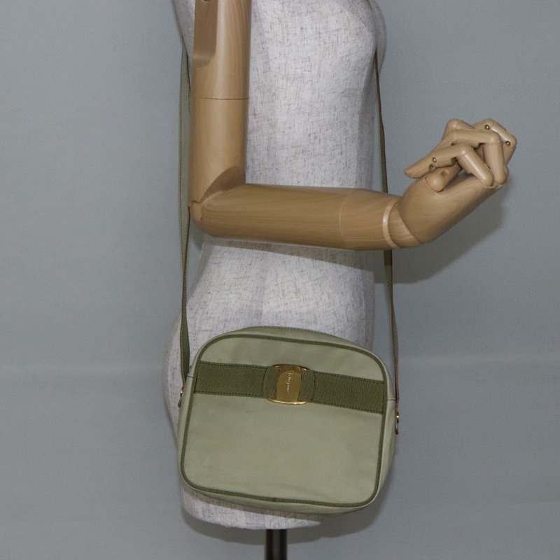 【日本直送】Salvatore Ferragamo 肩背包 絨面革 綠色 金色 正品 BA6587-19