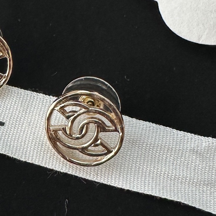 【配件:盒子 💕】Chanel 圓形 鏤空 金色 雙C 耳釘耳環-3