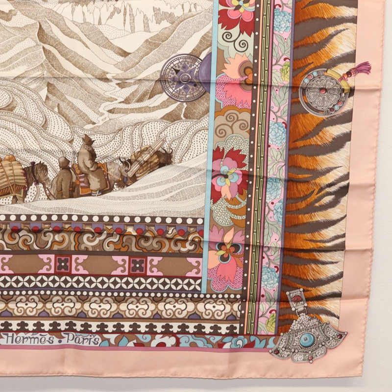 【日本直送】HERMES Carre 90 圍巾 LA FEMME AUX SEMELLES DE VENT 絲綢粉紅正品 am9373-4