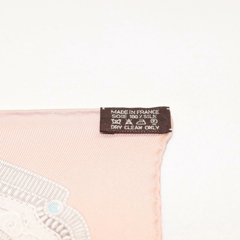 【日本直送】HERMES Carre 90 圍巾 LA FEMME AUX SEMELLES DE VENT 絲綢粉紅正品 am9373-8