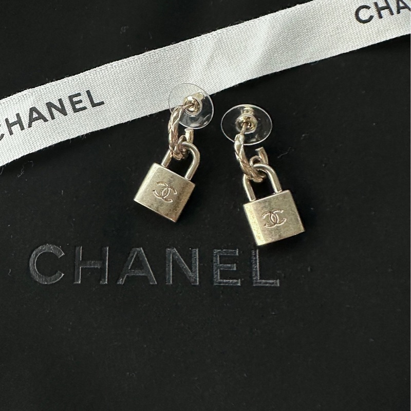 【配件：盒子 💕】Chanel 22C 金色 做舊 鎖頭 耳釘 耳環-2
