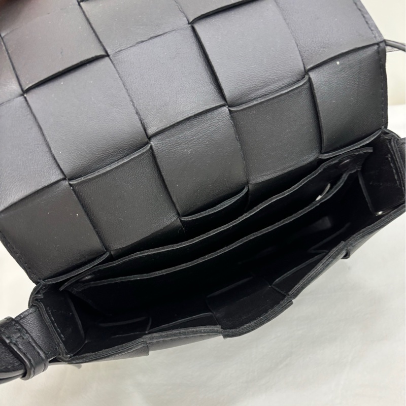 BOTTEGA VENETA葆蝶家Cassette手袋編織斜背包BV包，黑色，羊皮-6