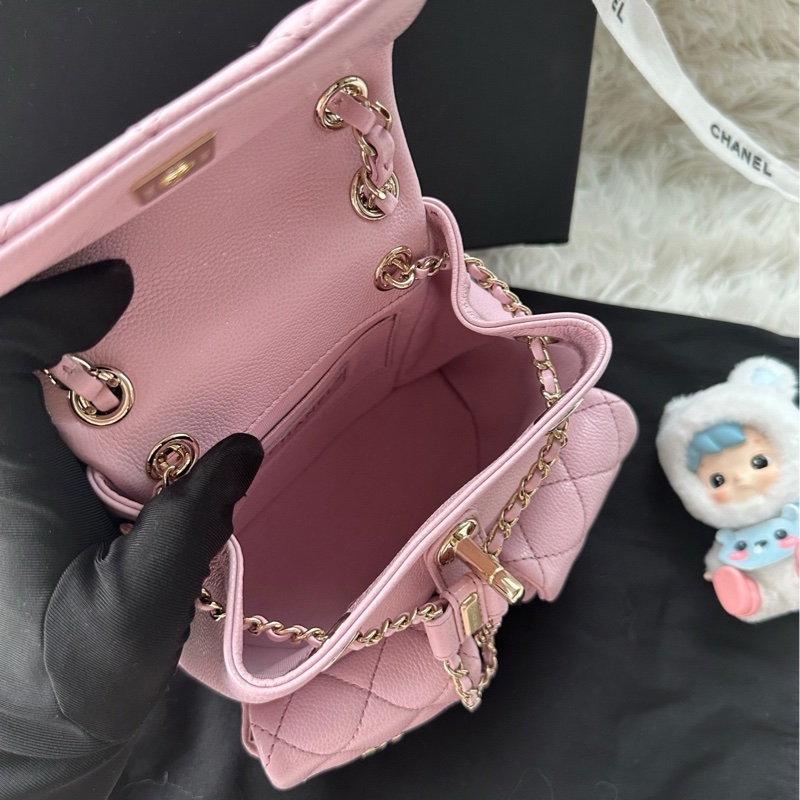 【配件：盒子 防塵袋 💕】Chanel 24A duma 青蛙包 小青蛙 小號 雙肩包 背包 書包 粉色 淺粉色 淡粉色 粉紫色-5