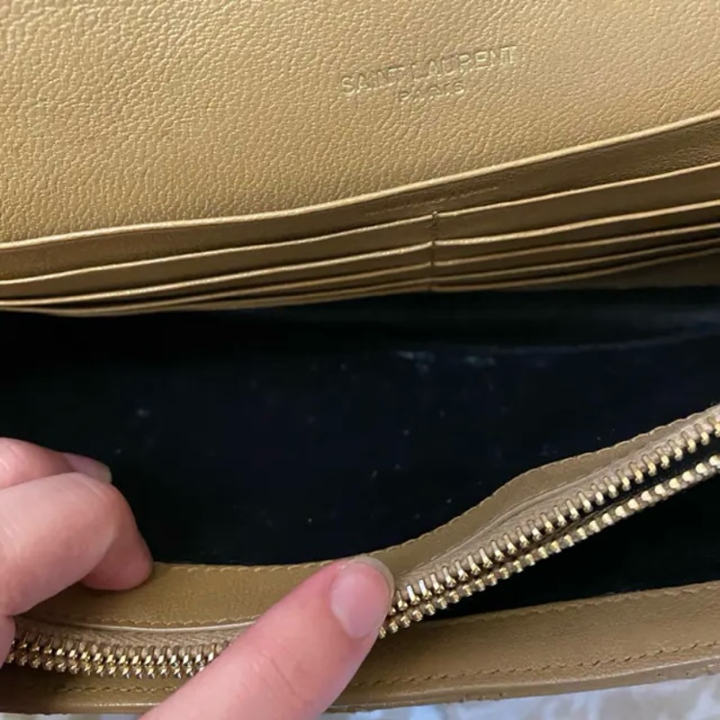 YSL woc 奶茶色肩背包-3