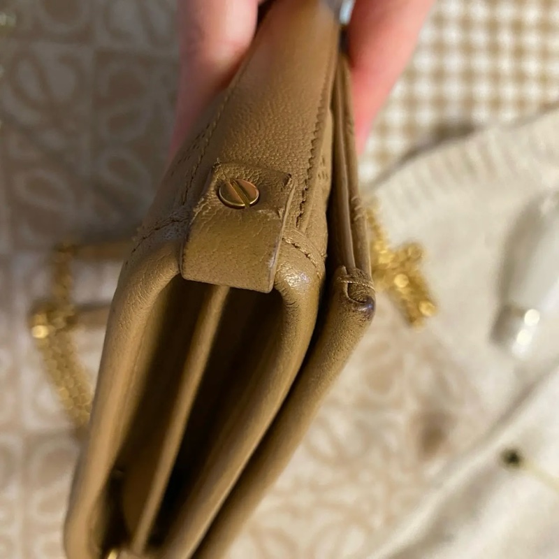 YSL woc 奶茶色肩背包-5