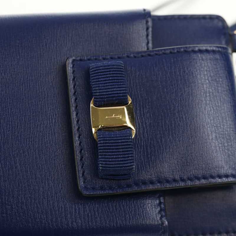 【日本直送】Salvatore Ferragamo Vara 鏈條肩帶手機殼 Vala 藍色 Auth am9515V-15