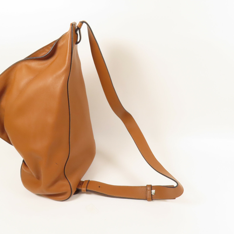 LOEWE 牛皮皮革Anton Bag銀扣肩背袋-4