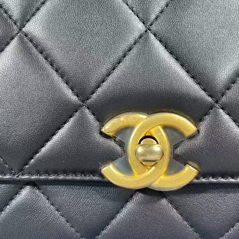 Chanel 水鑽LOGO 22s 方胖子包-2