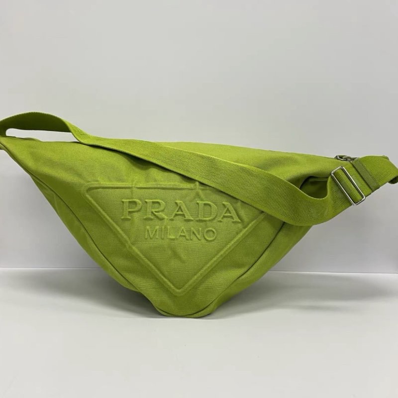PRADA 綠色秀款限定帆布肩背斜背三角包60*30*26 98新-0