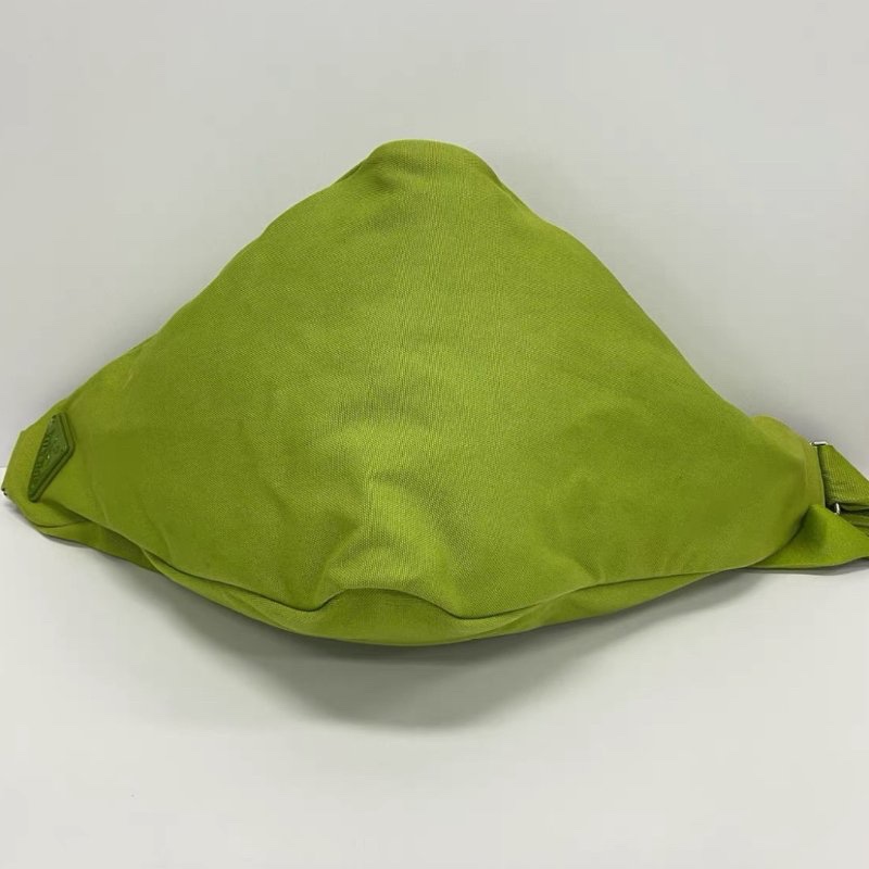 PRADA 綠色秀款限定帆布肩背斜背三角包60*30*26 98新-3