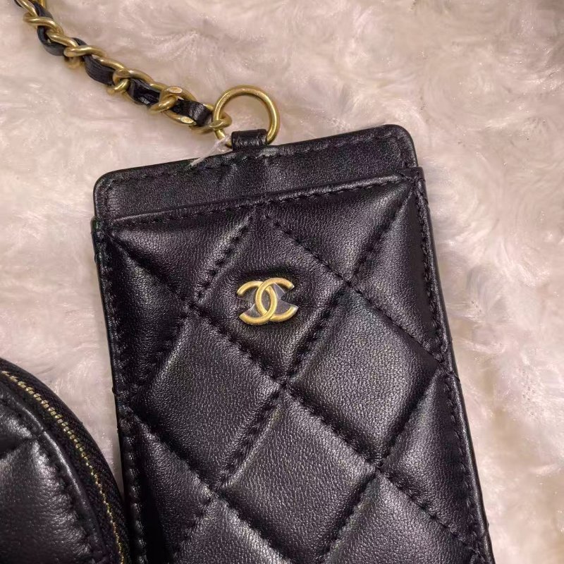 Chanel Bracelet with Small Shapes and Chain.珍珠手挽3合1小包-1