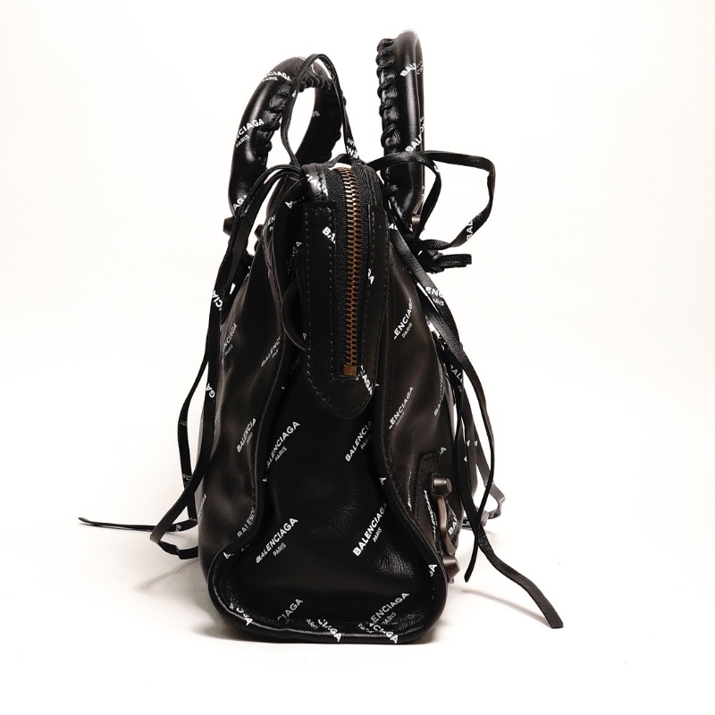 Balenciaga S City 機車包|滿版英文logo(黑色)-2