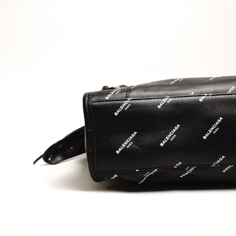Balenciaga S City 機車包|滿版英文logo(黑色)-5