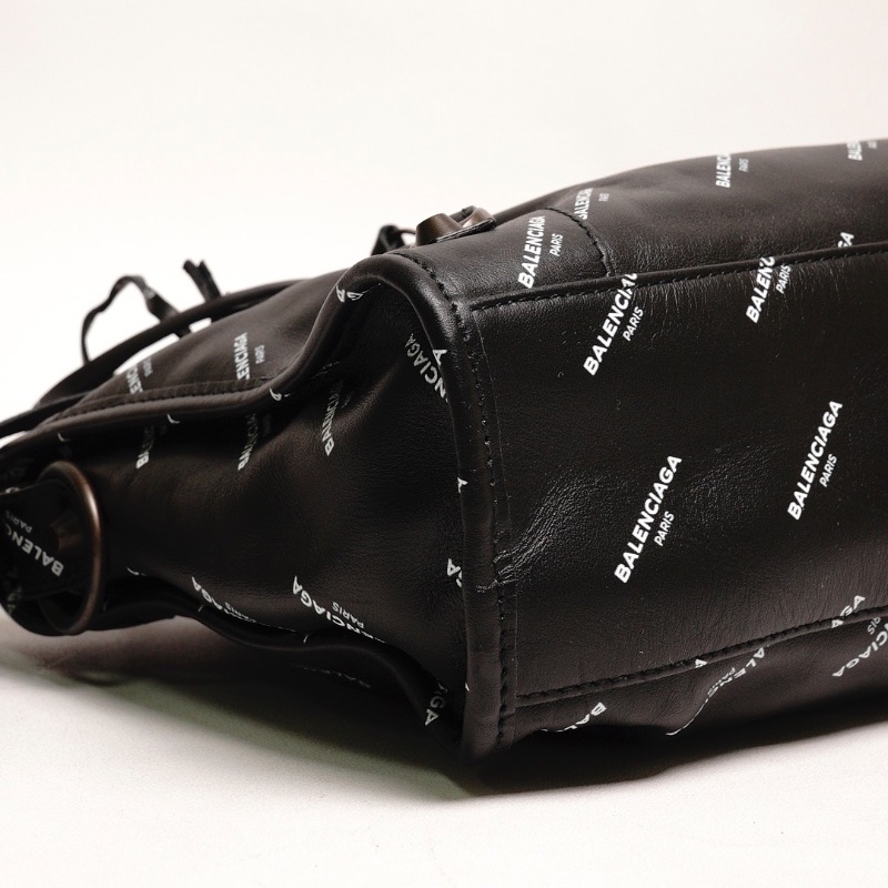Balenciaga S City 機車包|滿版英文logo(黑色)-6