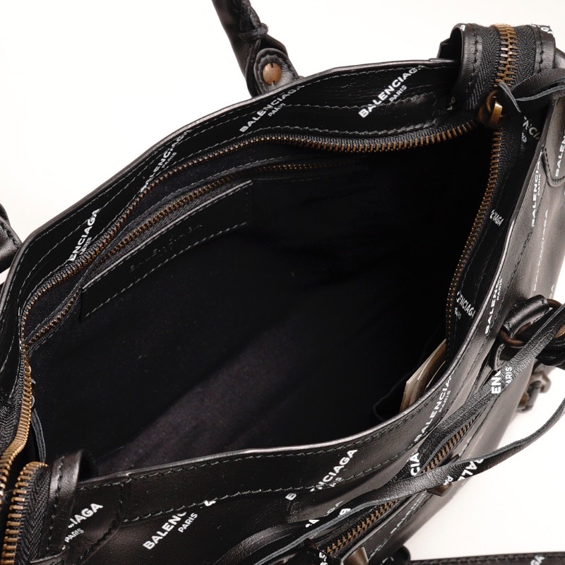 Balenciaga S City 機車包|滿版英文logo(黑色)-10