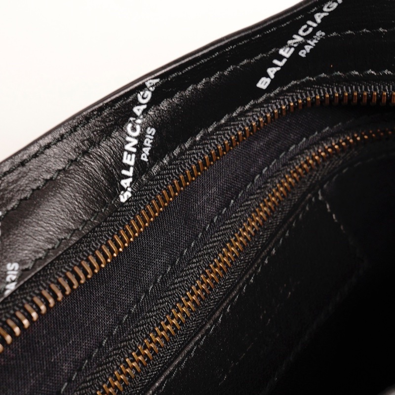 Balenciaga S City 機車包|滿版英文logo(黑色)-14