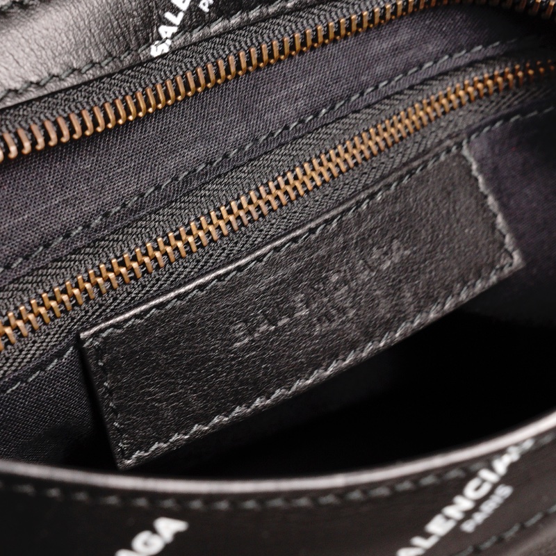 Balenciaga S City 機車包|滿版英文logo(黑色)-15