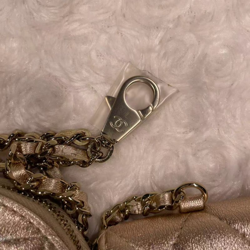 Chanel Airpods Pouch金扣零錢包-3