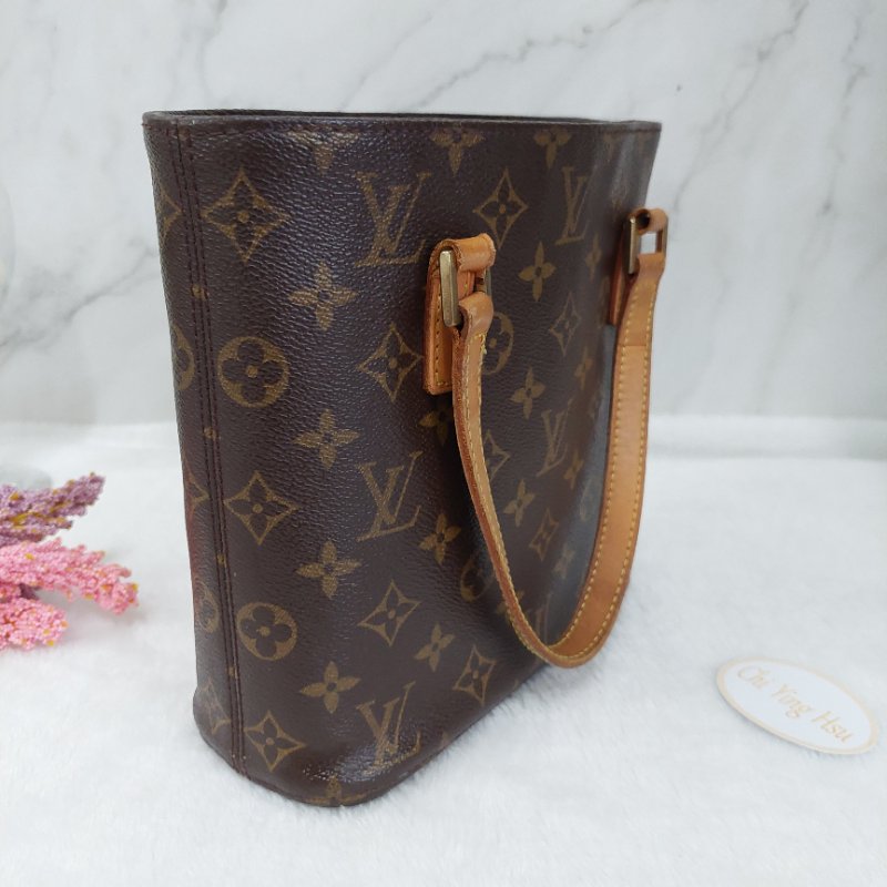 LV Vivian 🎀實品拍照🎀 薇薇安M51172(9成新)小號 菜籃子 手提包 單肩包-23