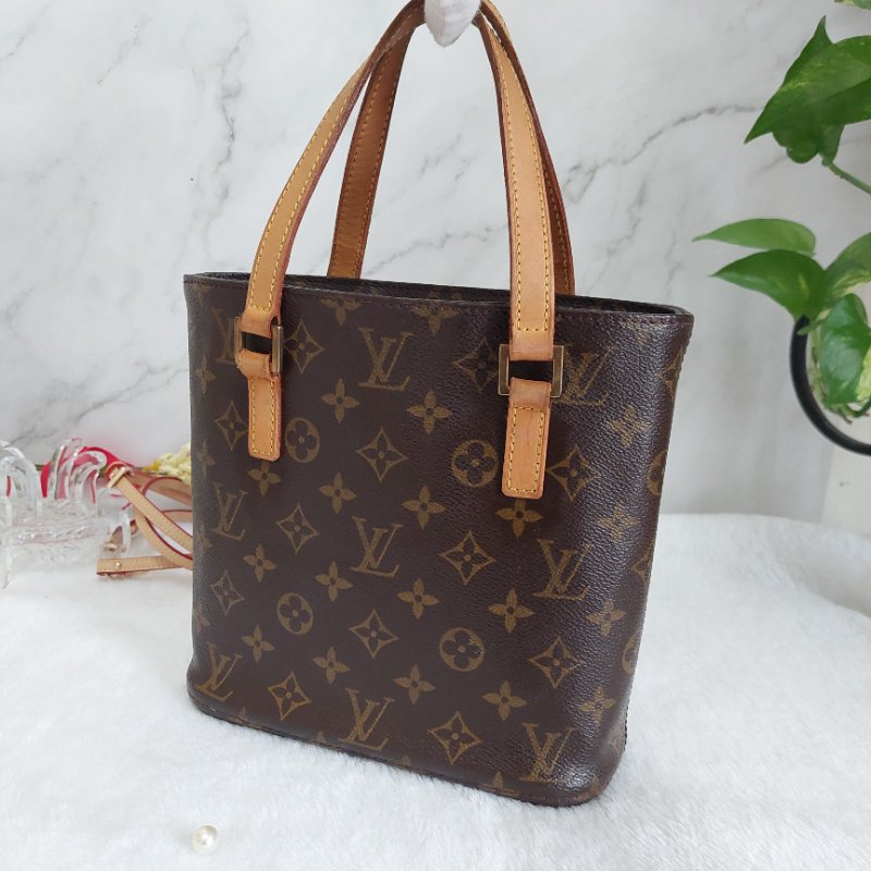 LV Vivian 🎀實品拍照🎀 薇薇安M51172(9成新)小號 菜籃子 手提包 單肩包-26