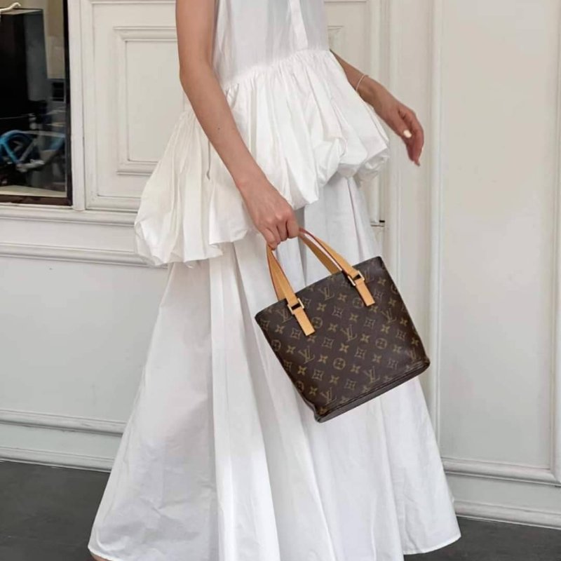 LV Vivian 🎀實品拍照🎀 薇薇安M51172(9成新)小號 菜籃子 手提包 單肩包-28