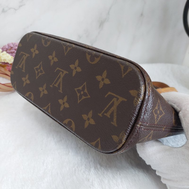 LV Vivian 🎀實品拍照🎀 薇薇安M51172(9成新)小號 菜籃子 手提包 單肩包-31