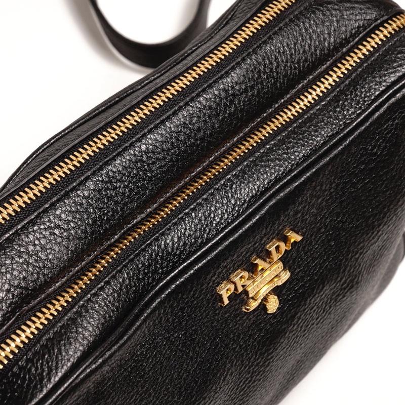 Prada黑金雙層荔紋相機包-5