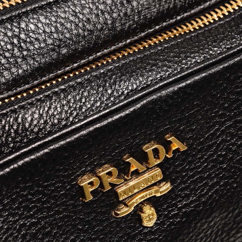 Prada黑金雙層荔紋相機包-7