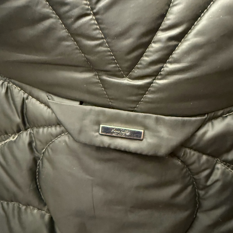 可議價✨LV男款軍綠背心-3