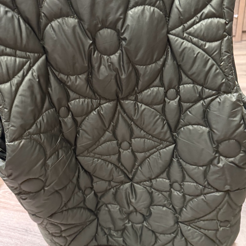 可議價✨LV男款軍綠背心-5