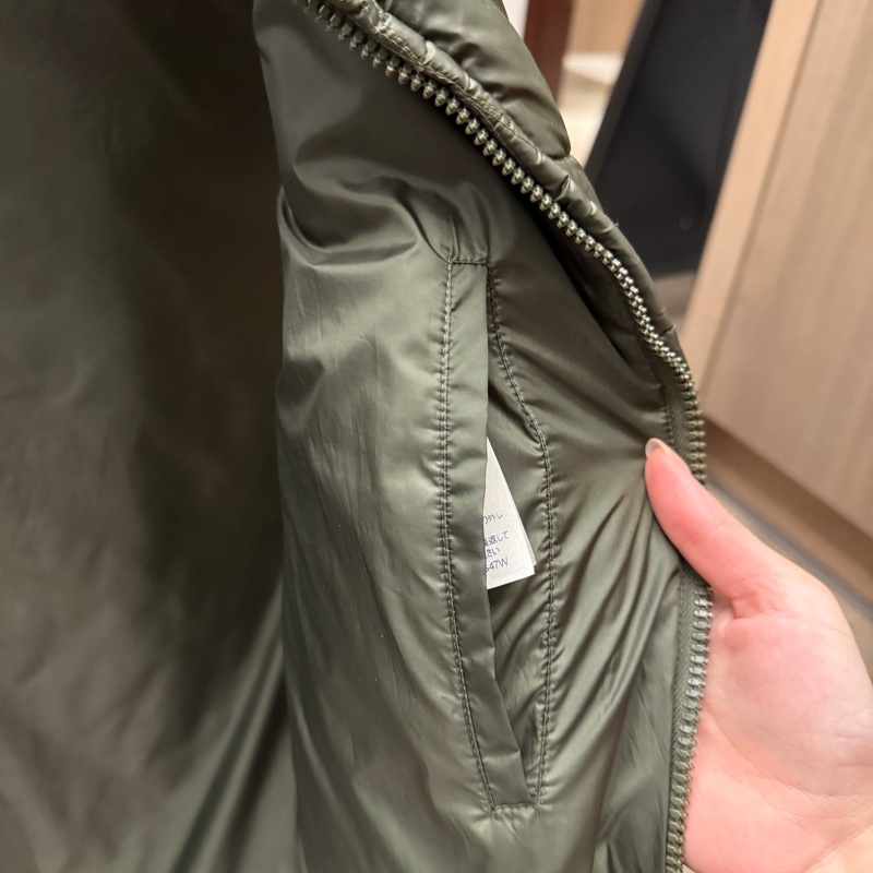 可議價✨LV男款軍綠背心-8