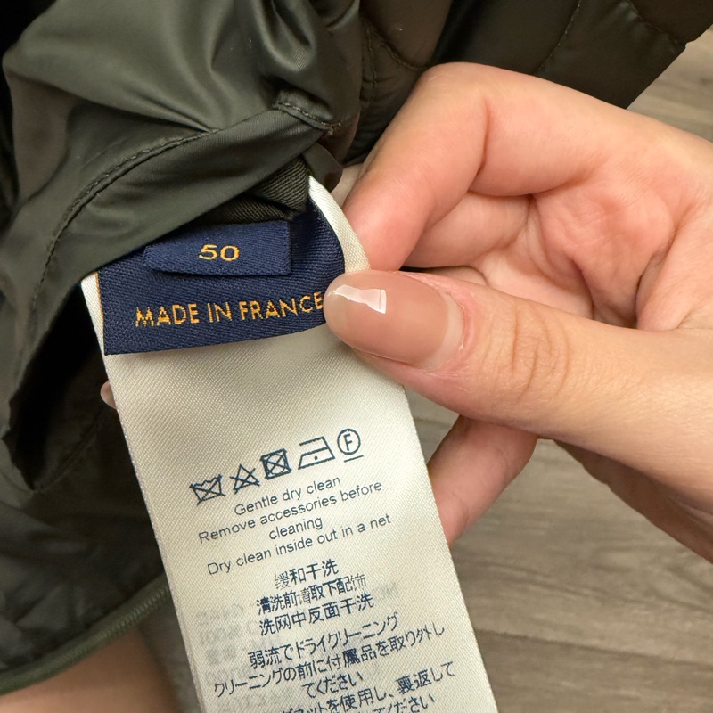 可議價✨LV男款軍綠背心-9