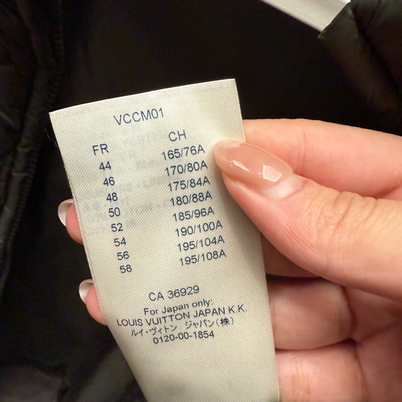 可議價✨LV男款軍綠背心-10