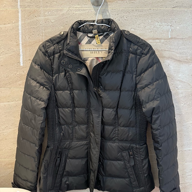 全新✨Burberry Brit 低調奢華 可以穿一輩子老錢風80%鴨絨20%鴨毛 黑色縮腰羽絨外套 S-0