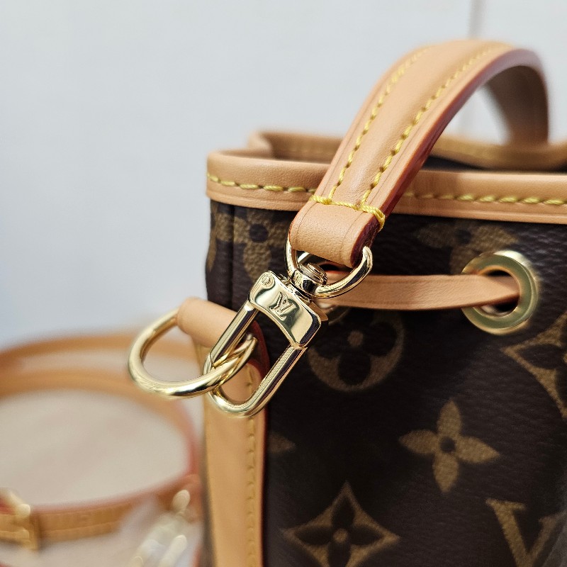 [品況新❣️] LV老花金釦NanoNoe手提斜背水桶包-7