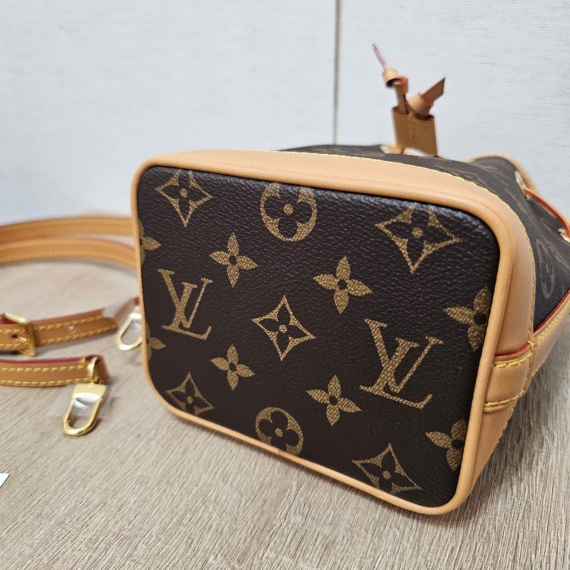 [品況新❣️] LV老花金釦NanoNoe手提斜背水桶包-11