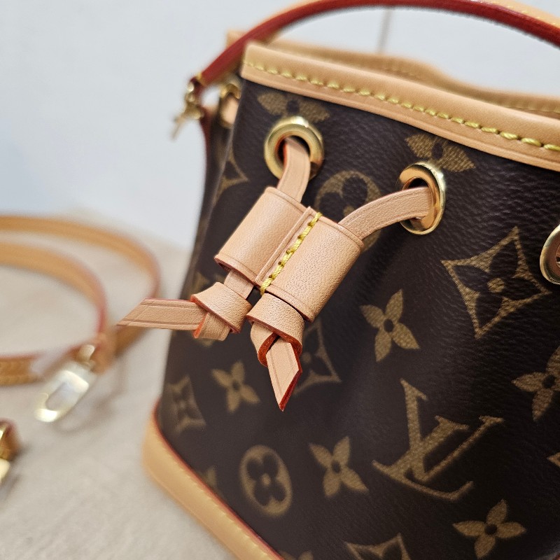 [品況新❣️] LV老花金釦NanoNoe手提斜背水桶包-12