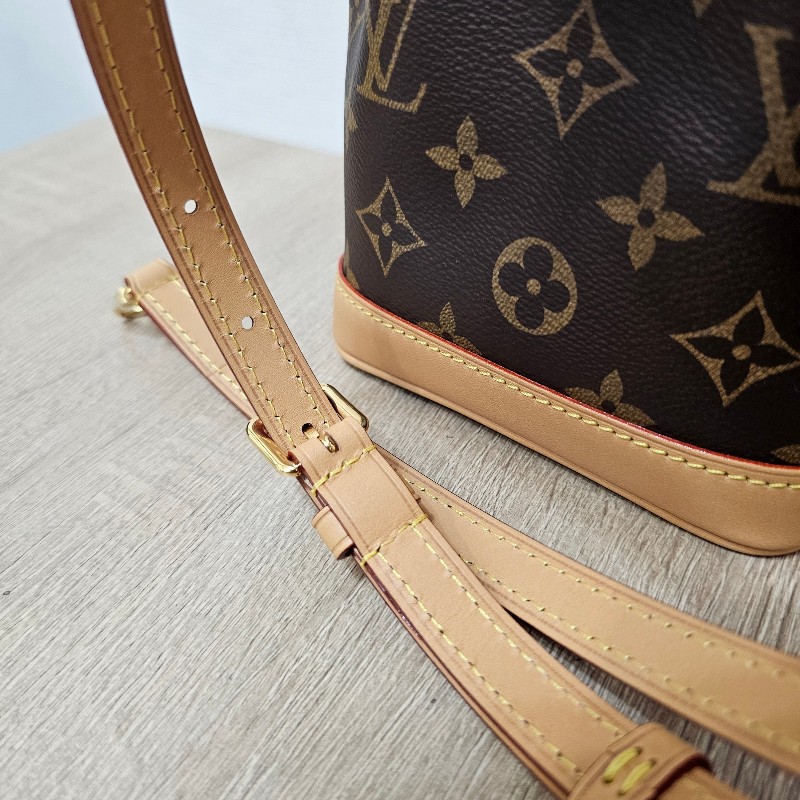 [品況新❣️] LV老花金釦NanoNoe手提斜背水桶包-21