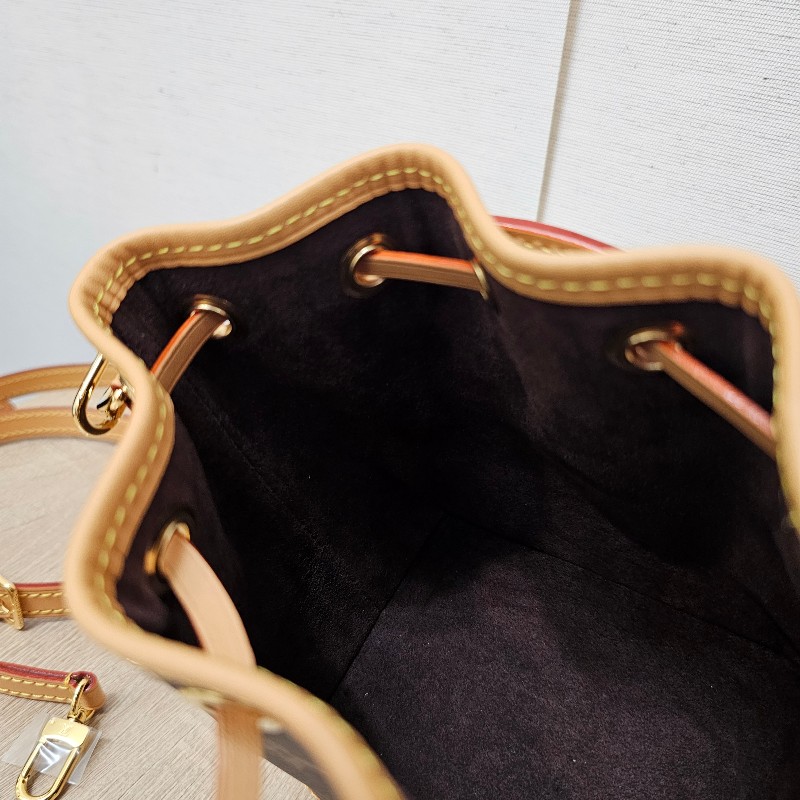 [品況新❣️] LV老花金釦NanoNoe手提斜背水桶包-23