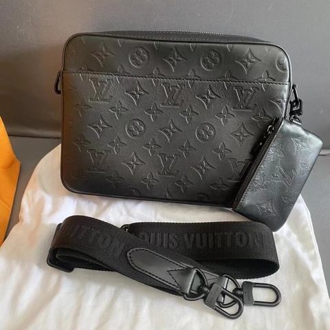 🈶購證 #全網最低 #櫃上🔟萬 Lv trio全黑牛皮壓紋三合一 芯片款