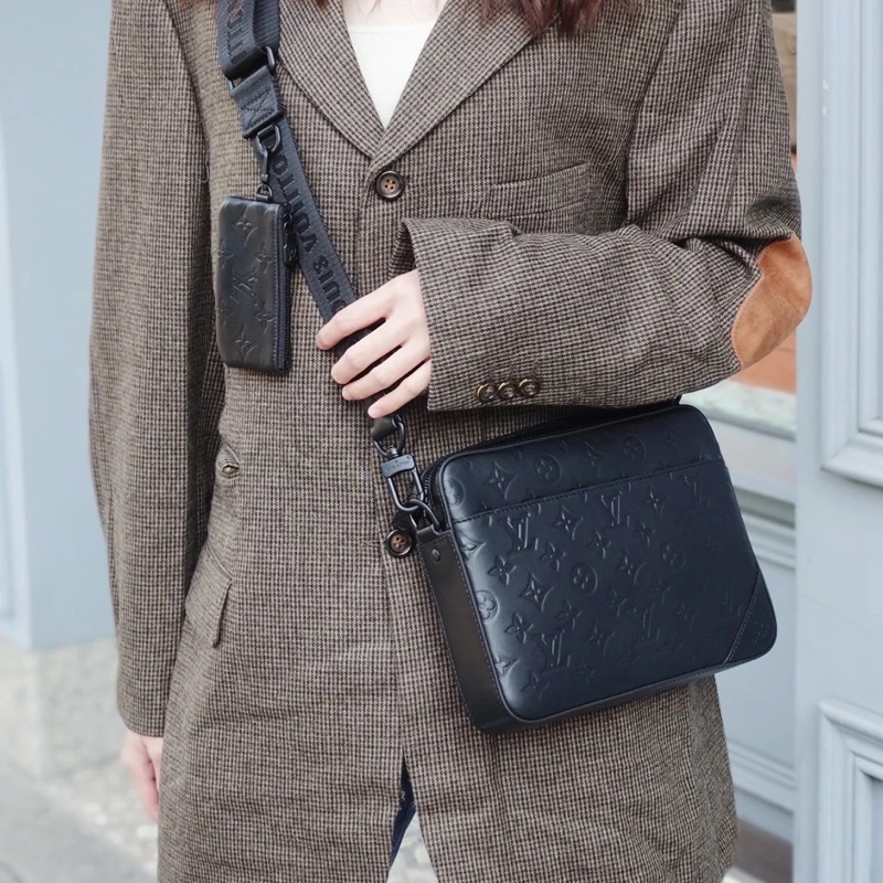 🈶購證 #全網最低 #櫃上🔟萬 Lv trio全黑牛皮壓紋三合一 芯片款-2